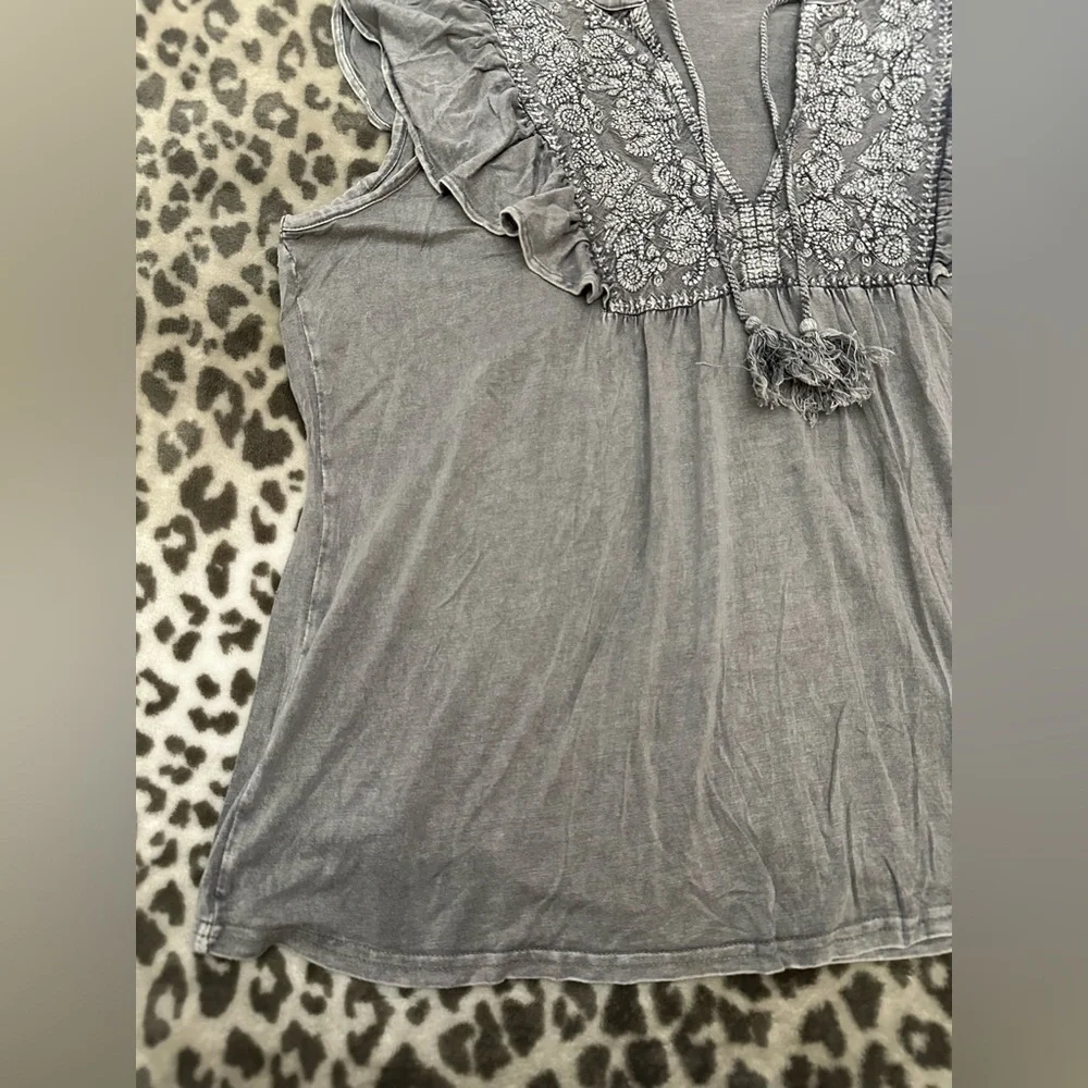 Solitaire Embroidered Boho Peasant Top in Gray Size Medium - Picture 5 of 17